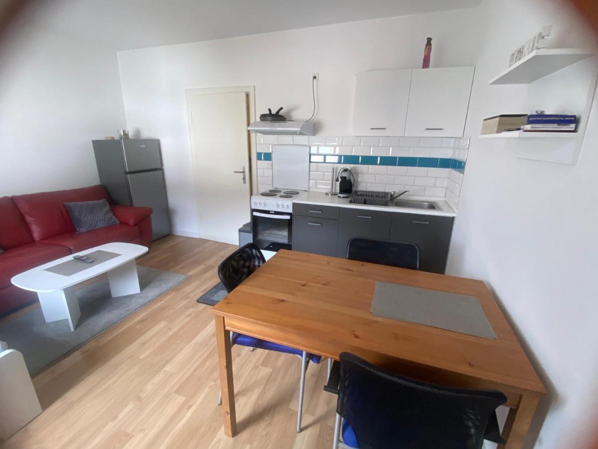 Schoene 2 Zimmer Apartment In Krefeld City, Monteur Wohnung Netflix & Prime Экстерьер фото